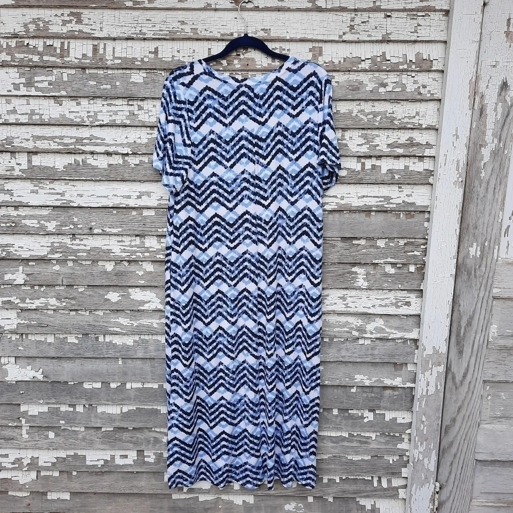 🌟 Lane Bryant maxi dress Size 14/16 short sleeve geometric blue print knit